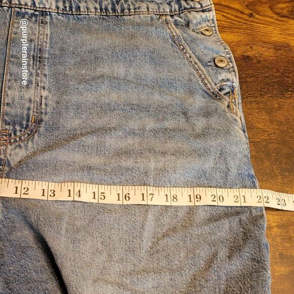 American Eagle 90's Boyfriend Overall Shorts XL Hi Rise Medium Light Wash - Picture 8 of 12